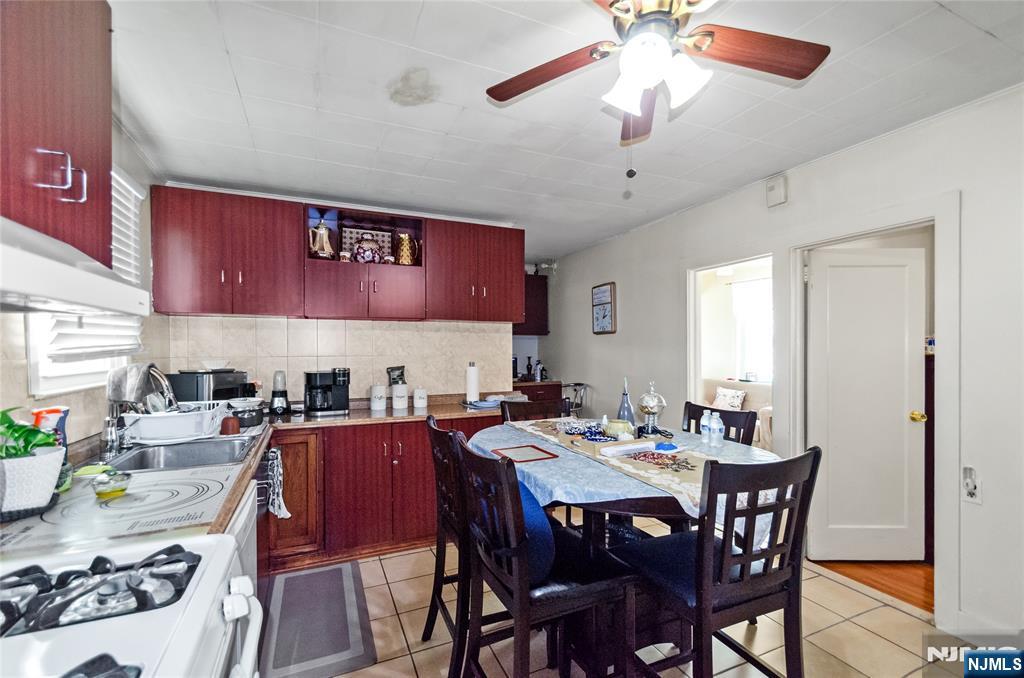 48 Cedarhurst