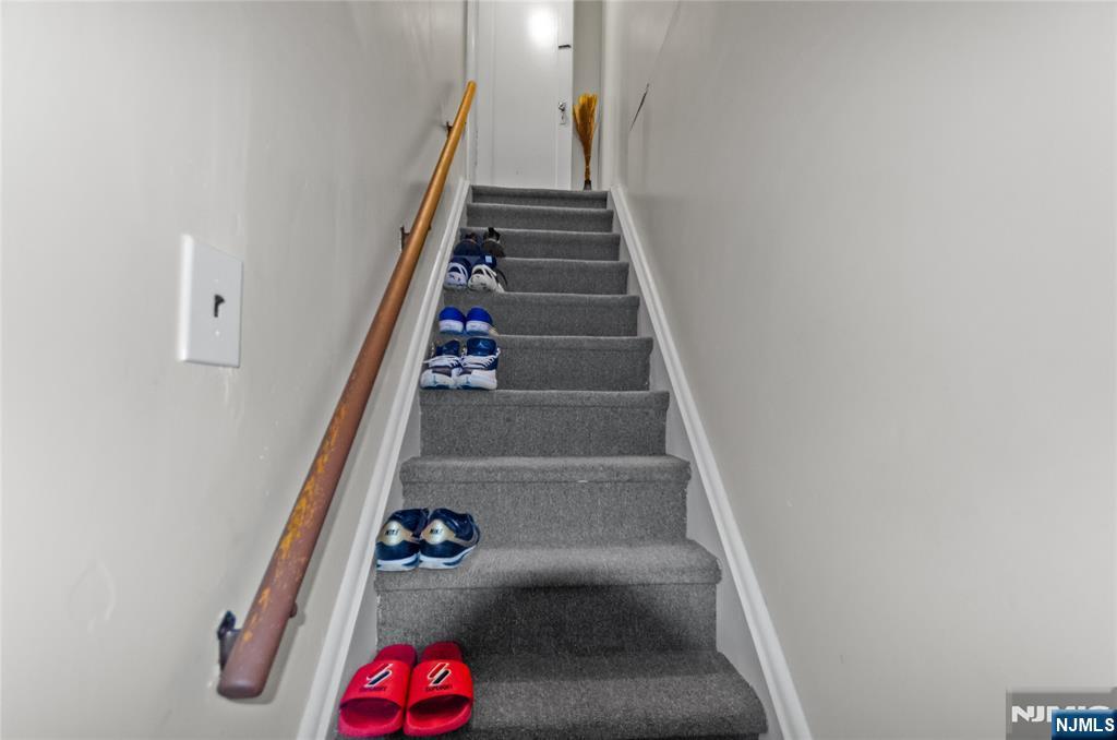 48 Cedarhurst