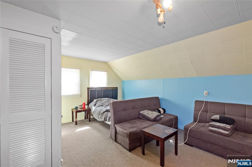 48 Cedarhurst