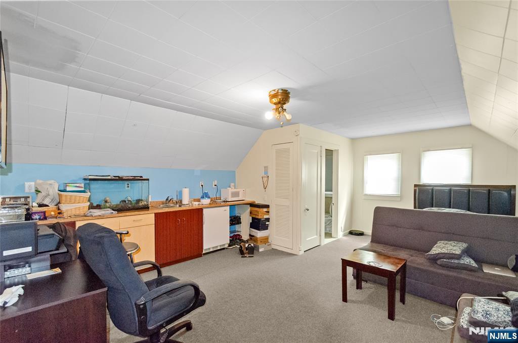 48 Cedarhurst
