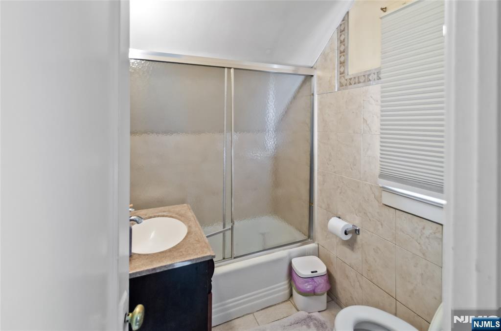 48 Cedarhurst