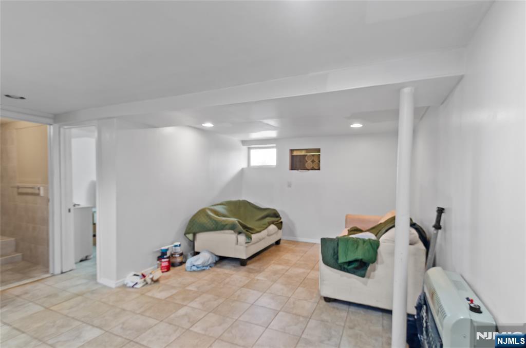48 Cedarhurst