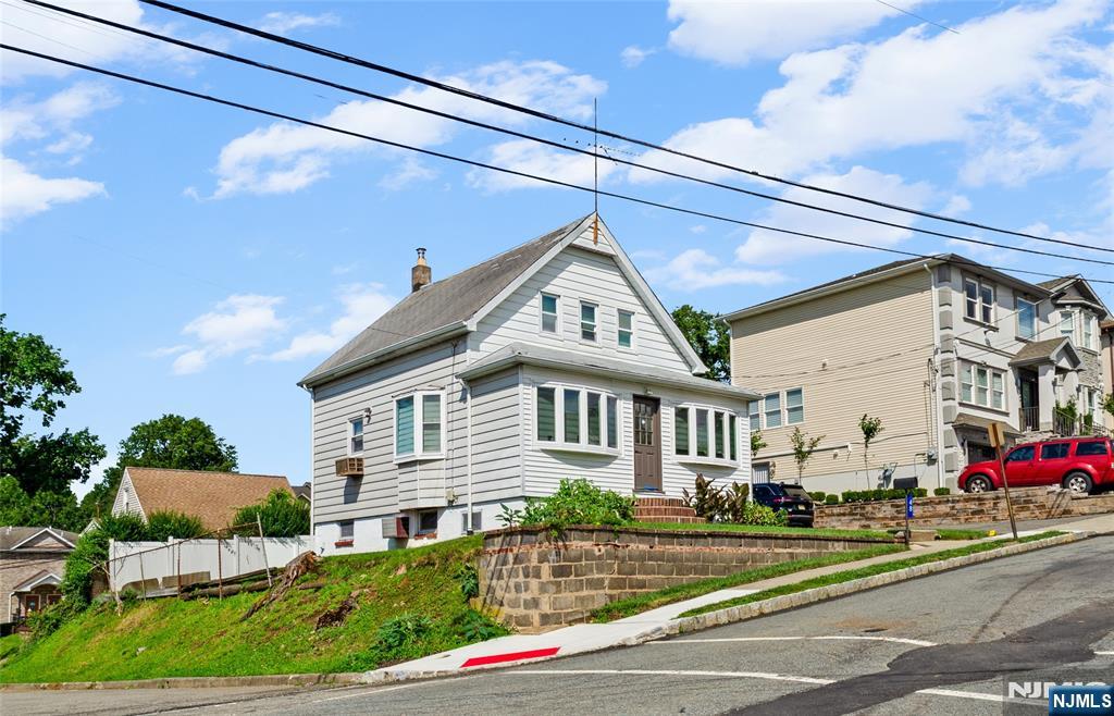 48 Cedarhurst - Photo 3