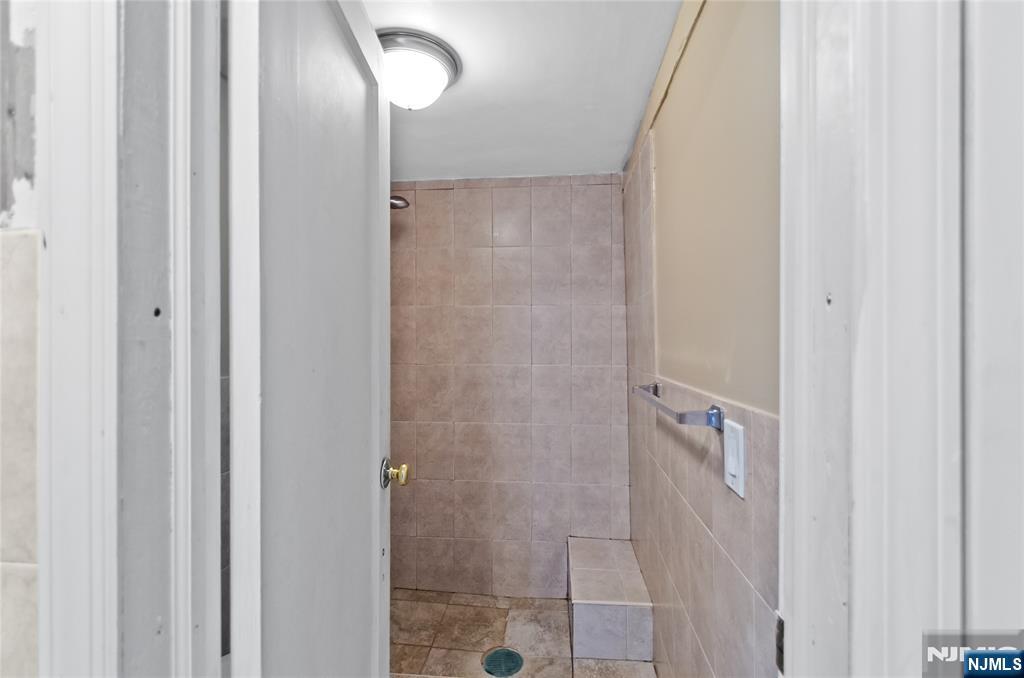 48 Cedarhurst