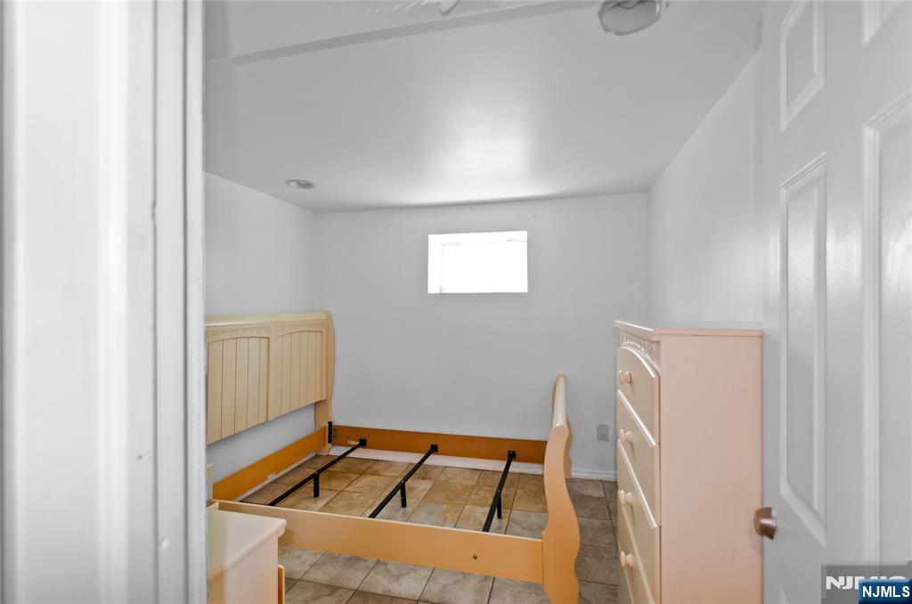 48 Cedarhurst