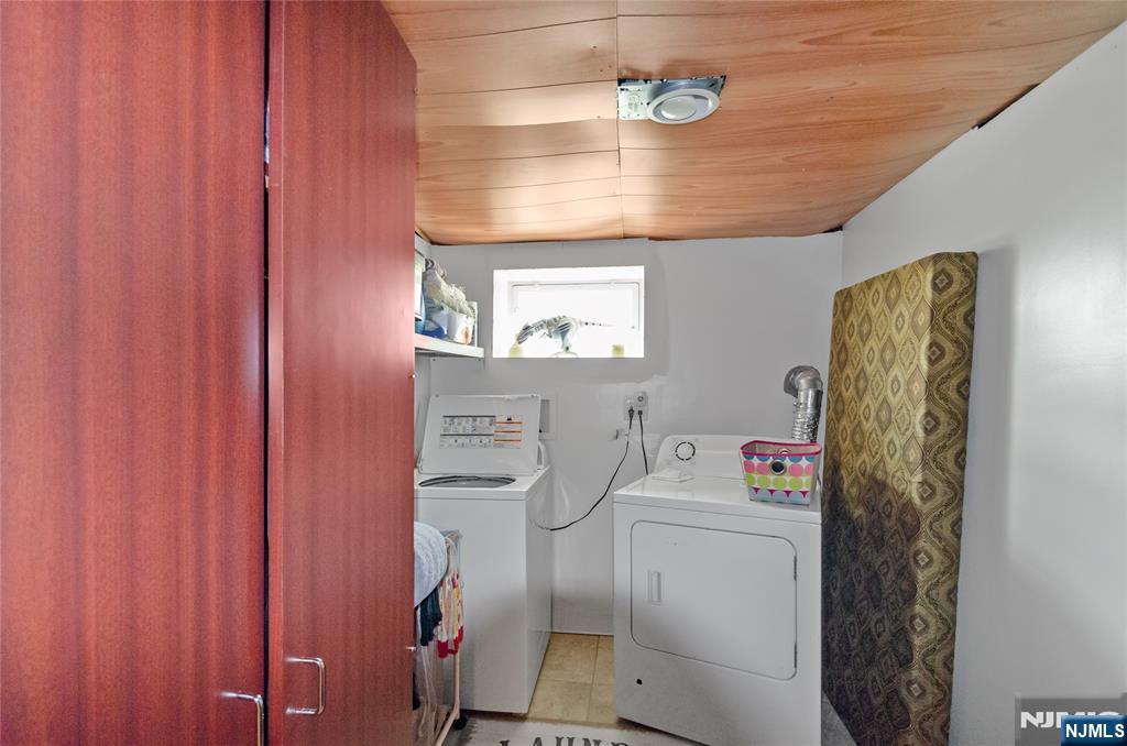 48 Cedarhurst
