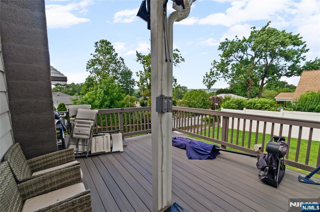 48 Cedarhurst