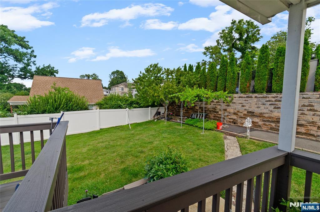 48 Cedarhurst