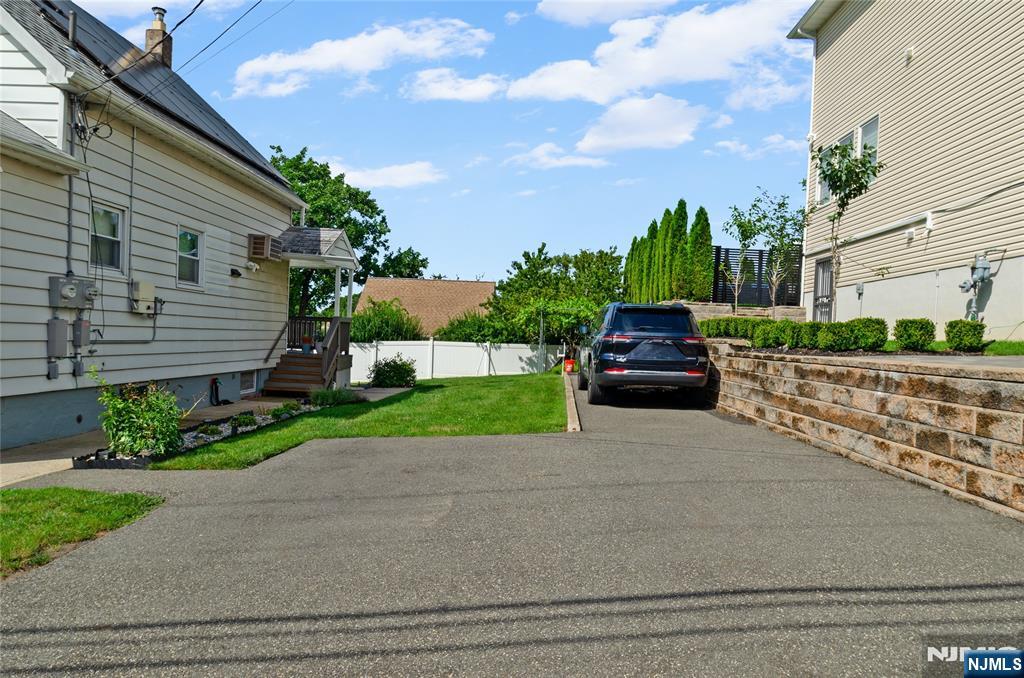 48 Cedarhurst