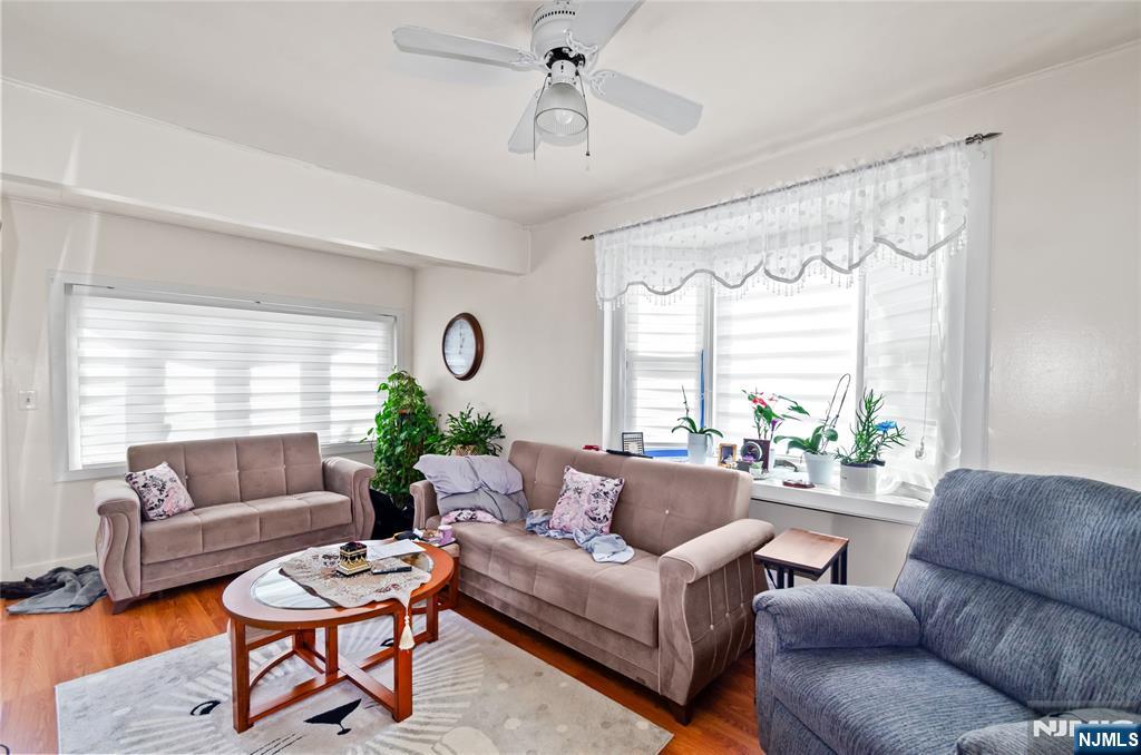 48 Cedarhurst - Photo 5