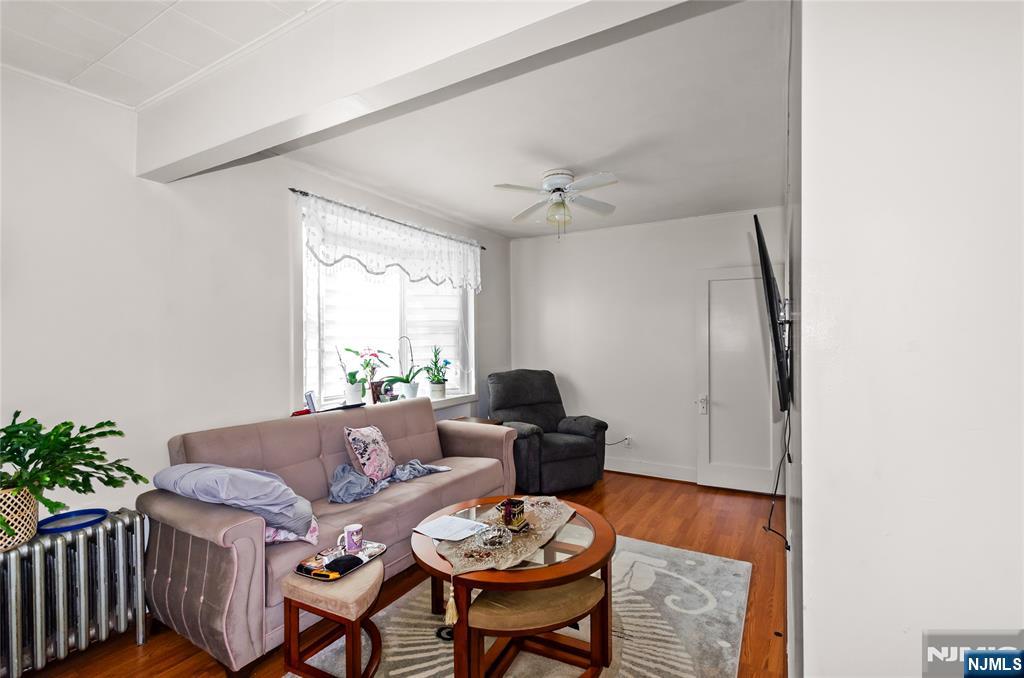 48 Cedarhurst