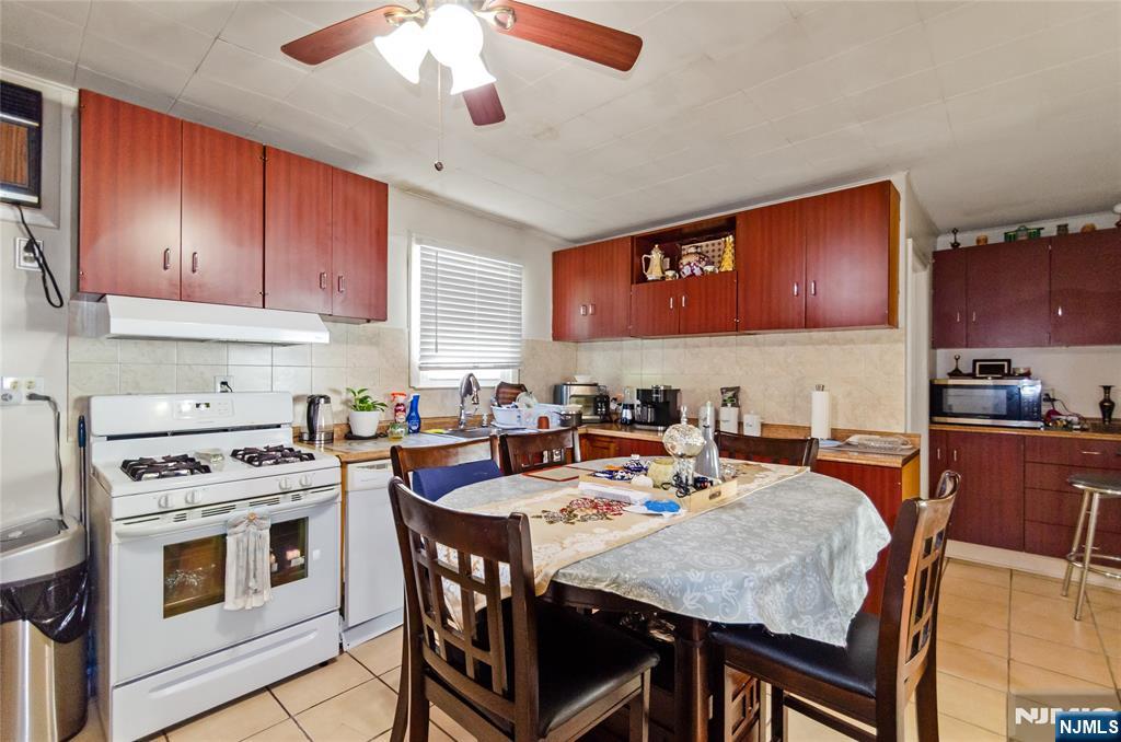 48 Cedarhurst
