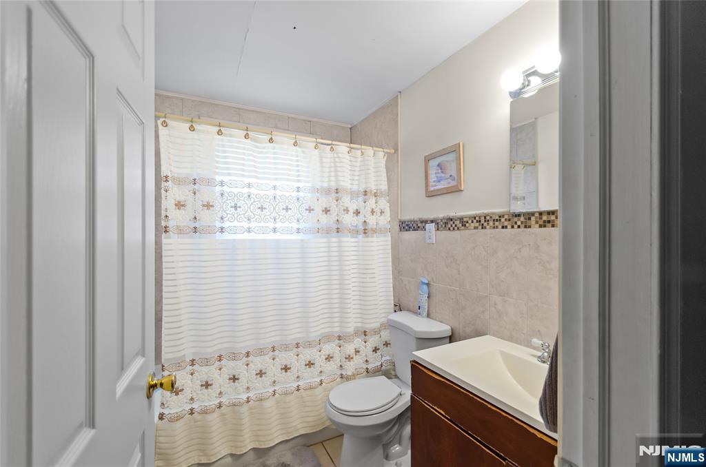 48 Cedarhurst