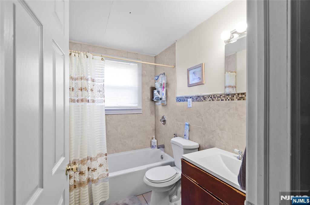 48 Cedarhurst