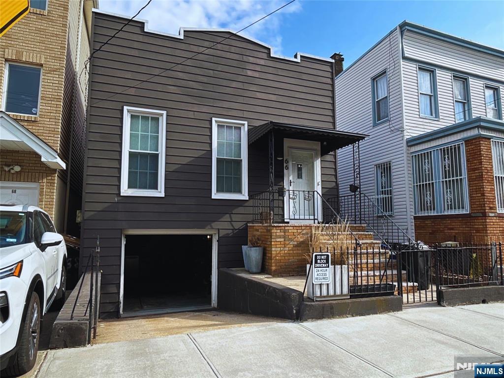 66 Irving Street - Photo 2