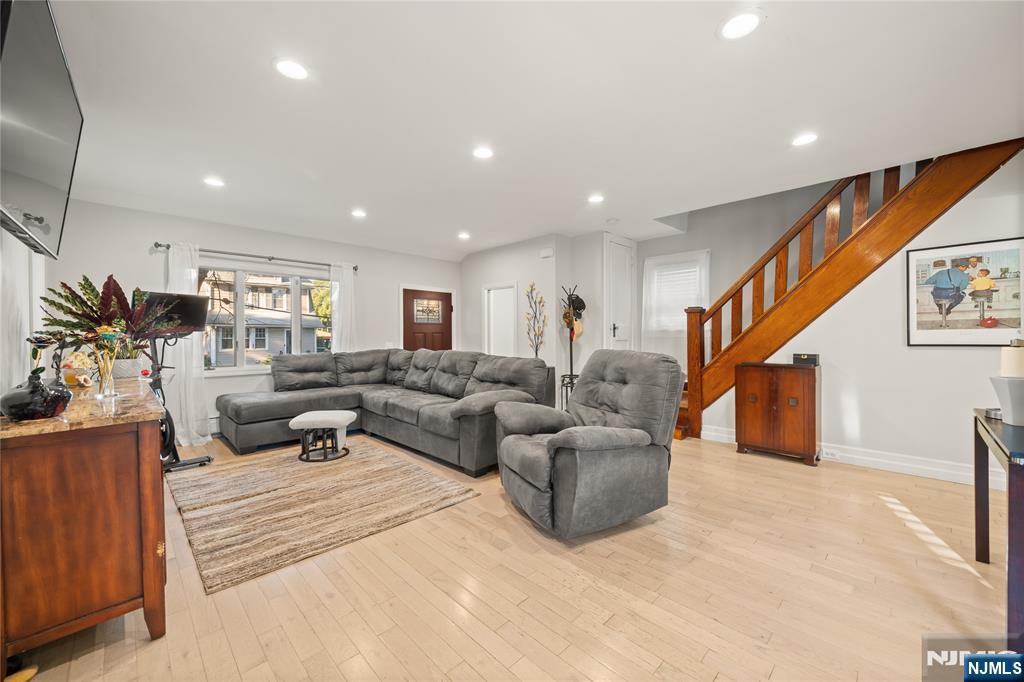 171 Oak Ridge Avenue - Photo 3