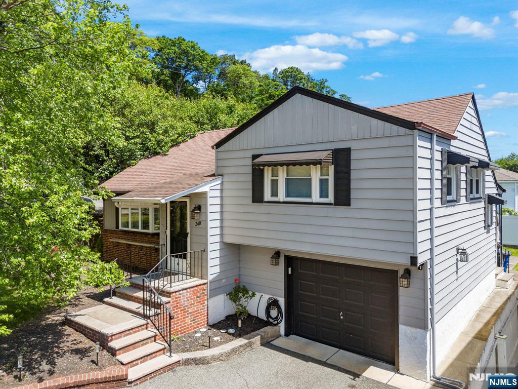 240 Gordon Avenue