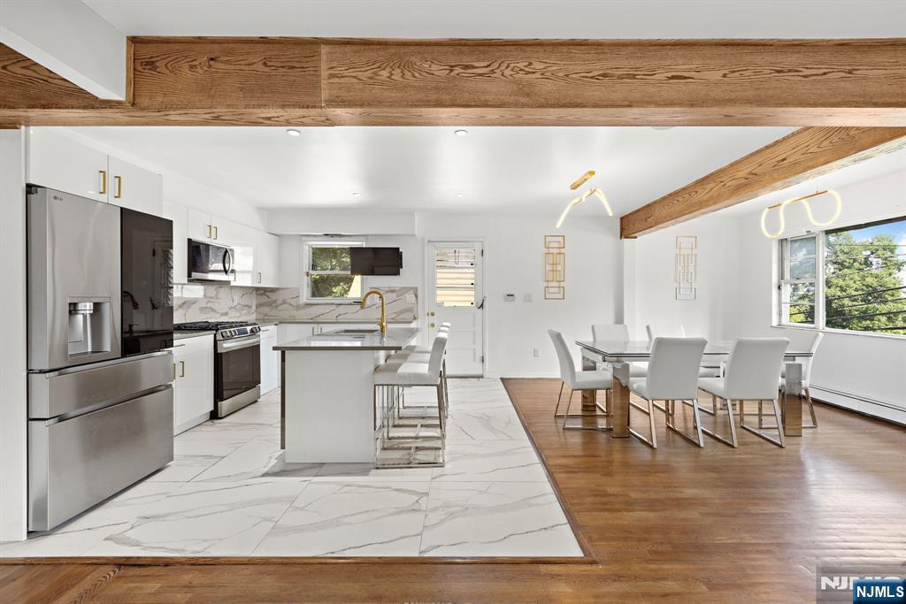 554 Elm Avenue - Photo 4