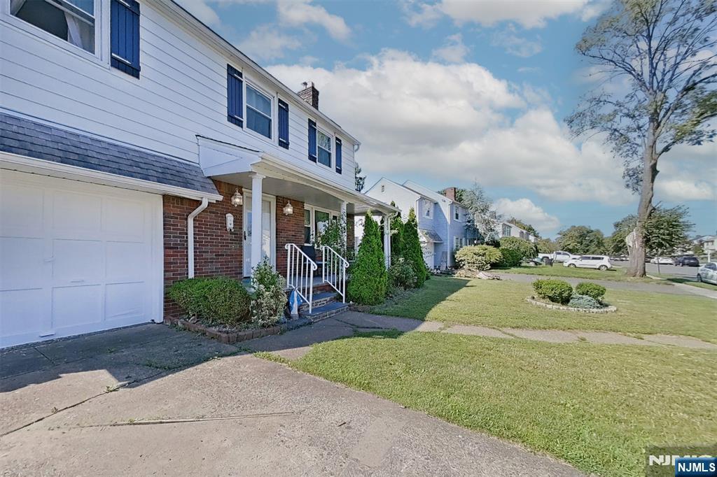 112 Elmwood Drive - Photo 3