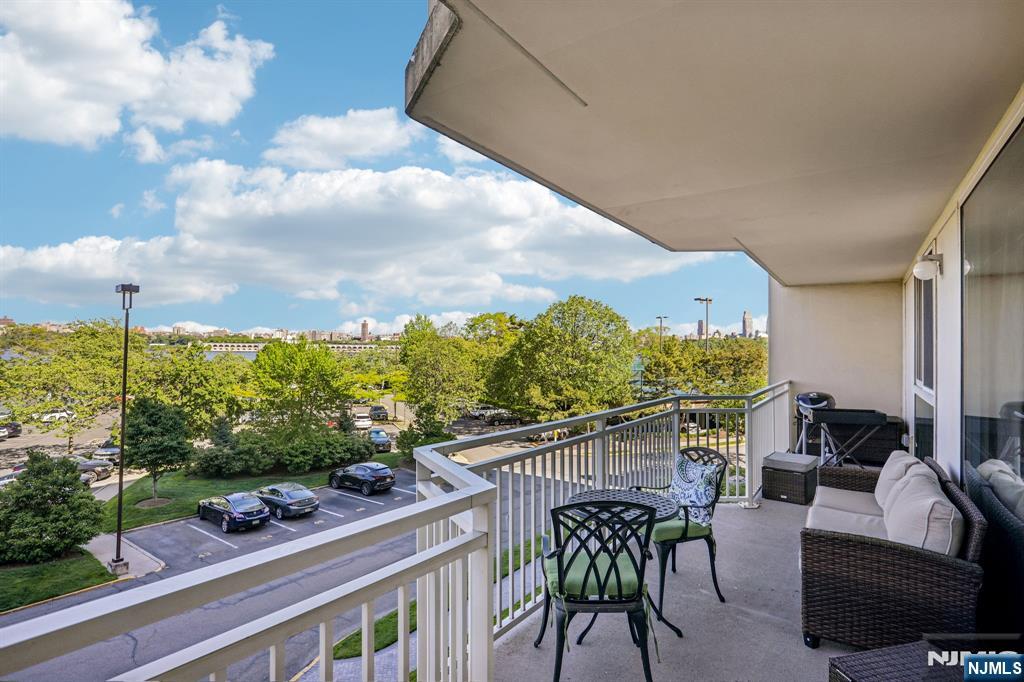 1077 River Road 303 - Photo 1