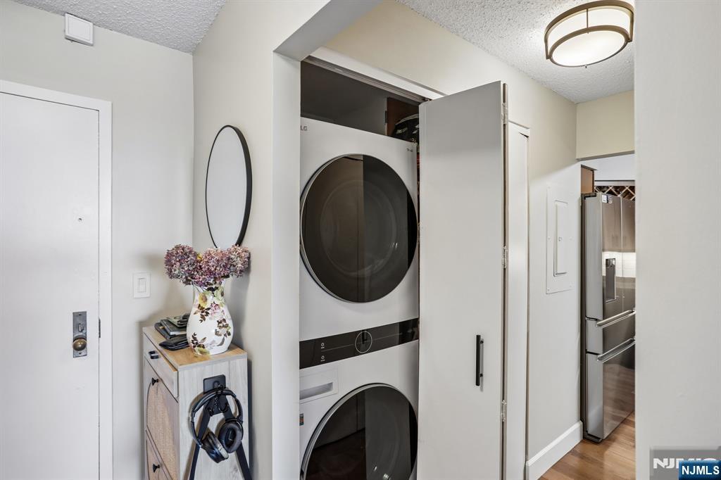 1077 River Road #303