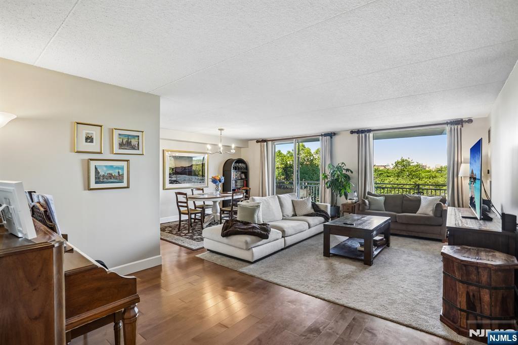 1077 River Road 303 - Photo 3