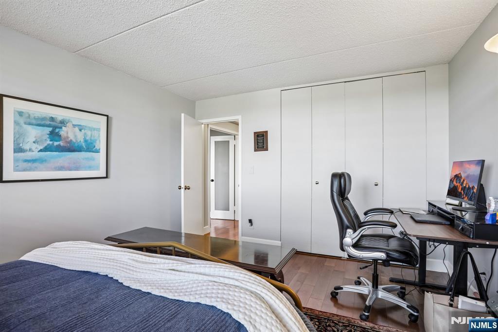 1077 River Road #303