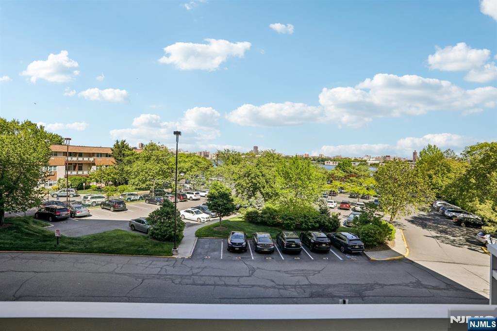 1077 River Road #303