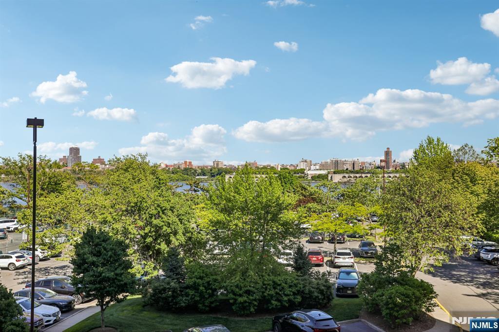 1077 River Road #303
