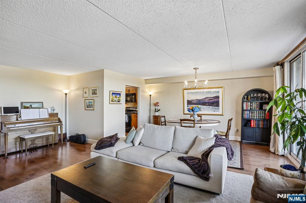 1077 River Road 303 - Photo 5