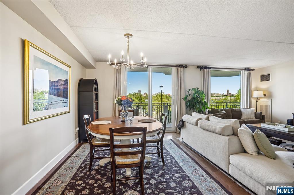 1077 River Road #303
