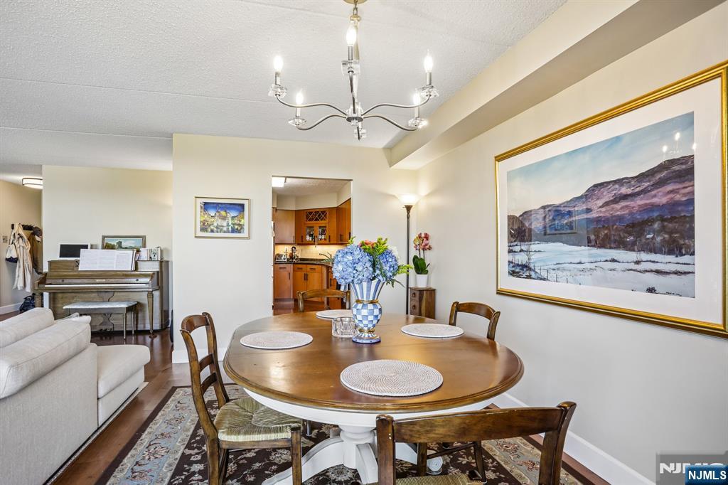 1077 River Road #303