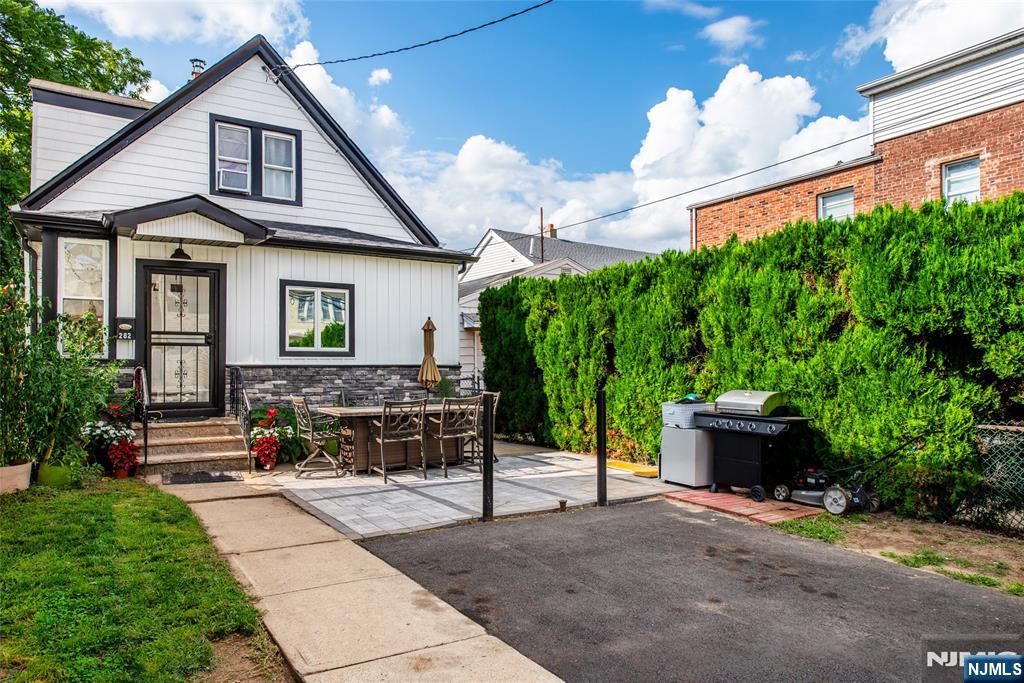 282 Ackerman Avenue