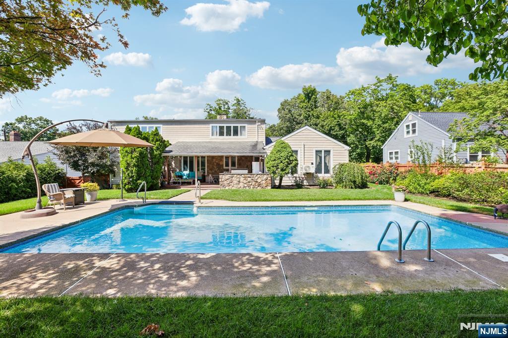 998 Washington Avenue - Photo 2