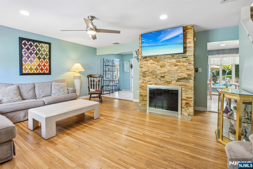 998 Washington Avenue - Photo 4