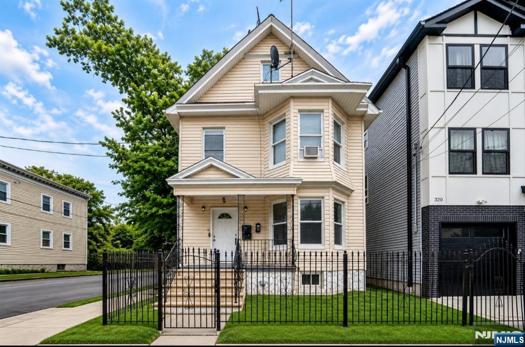 318 Grove Street - Photo 1