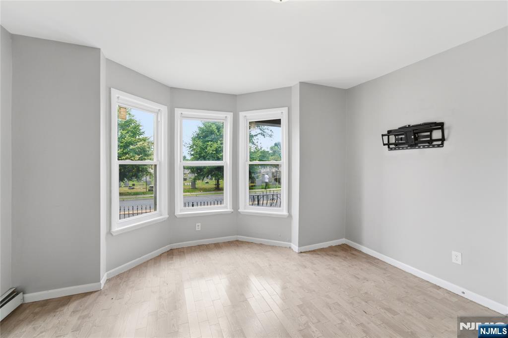 318 Grove Street - Photo 4
