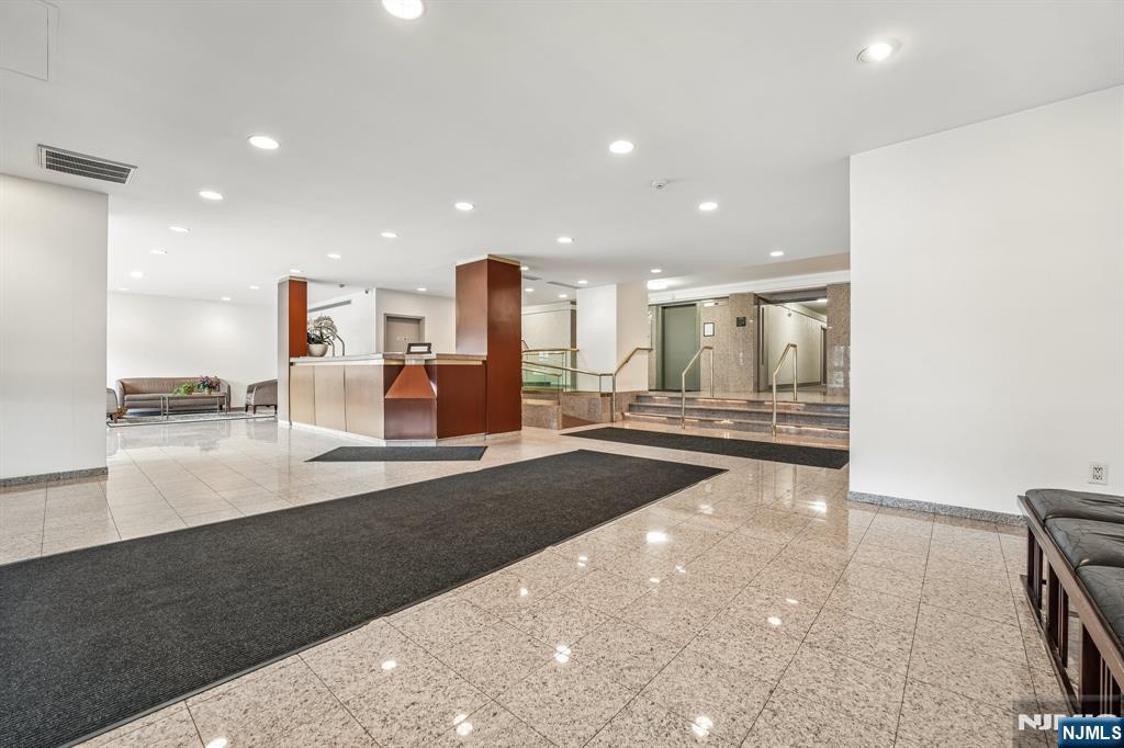 2185 Lemoine Avenue 4A - Photo 3