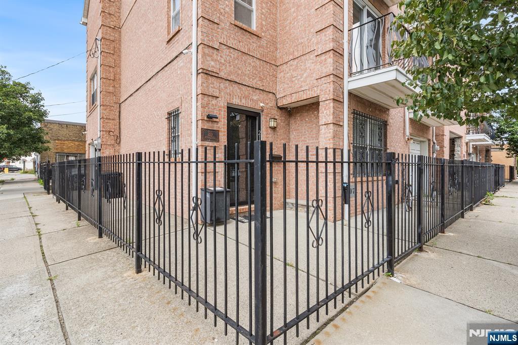 219 Broad Street - Photo 1