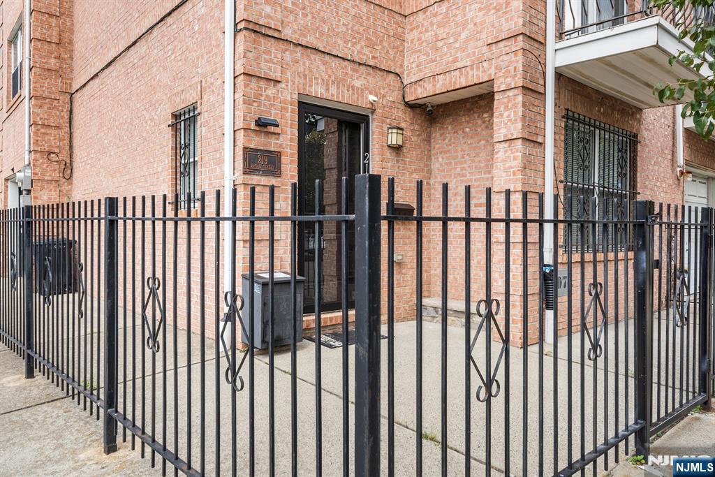 219 Broad Street - Photo 3