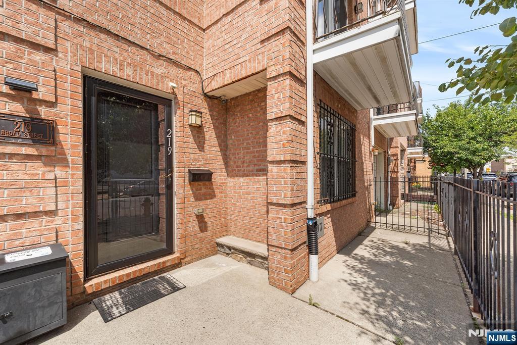 219 Broad Street - Photo 4