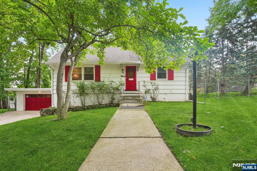 107 Roland Street - Photo 1