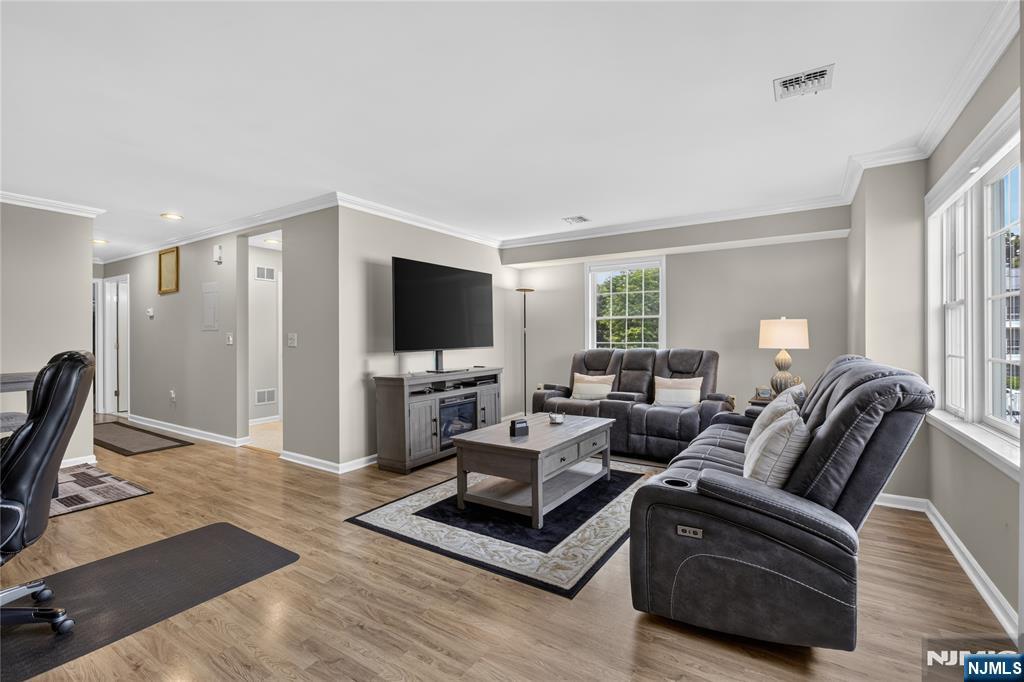 179 Roseland Avenue 12 - Photo 4