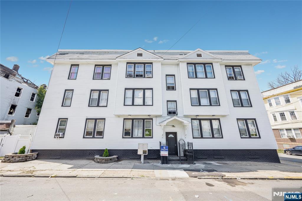 463 21st Street - Photo 1
