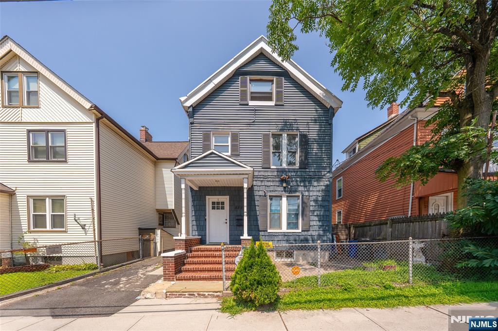 485 Cary Street 2 - Photo 1