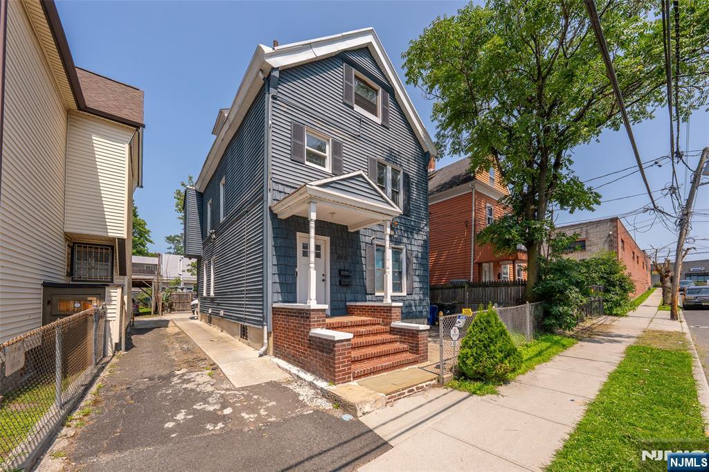 485 Cary Street 2 - Photo 2
