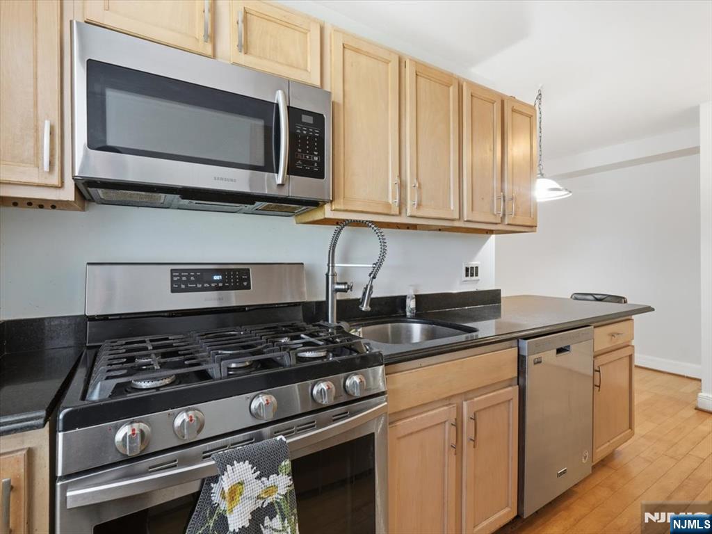 70 Munn Avenue 413 - Photo 4