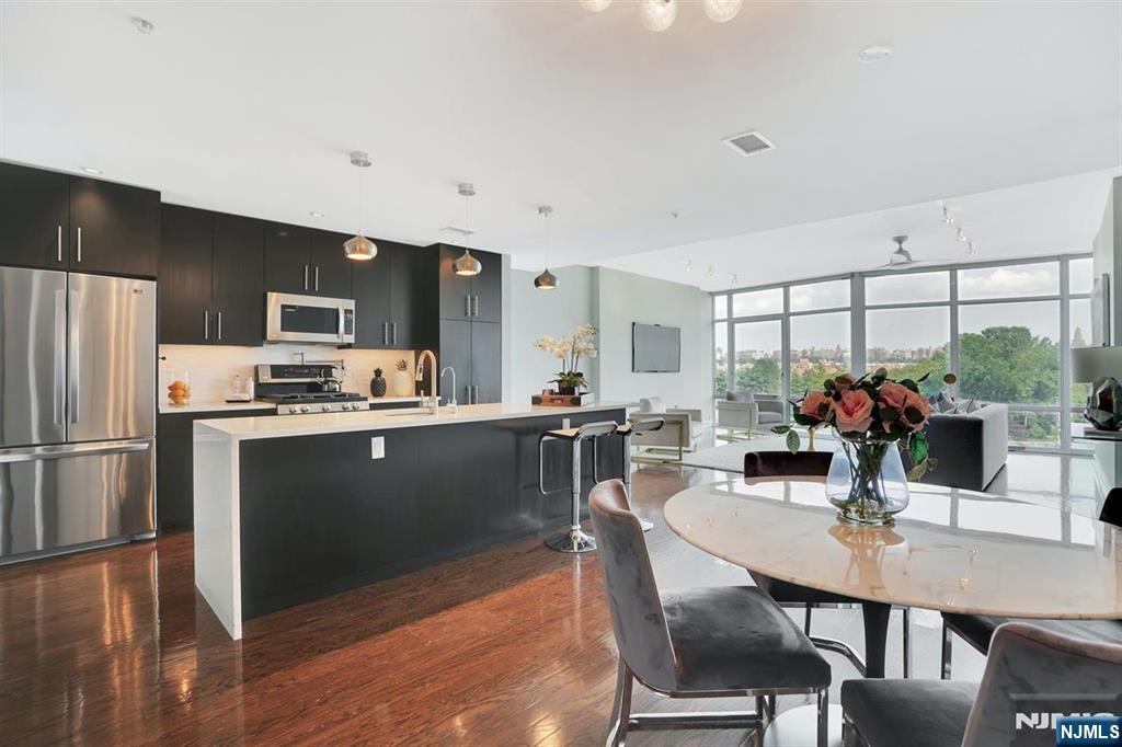 100 Thompson Lane 4D - Photo 1