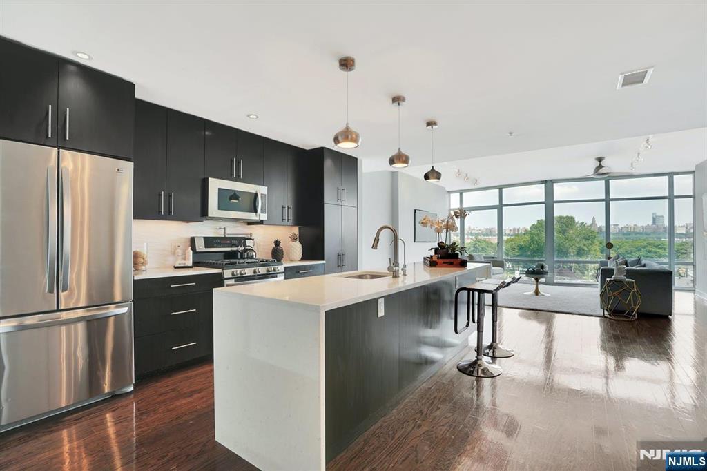 100 Thompson Lane 4D - Photo 2