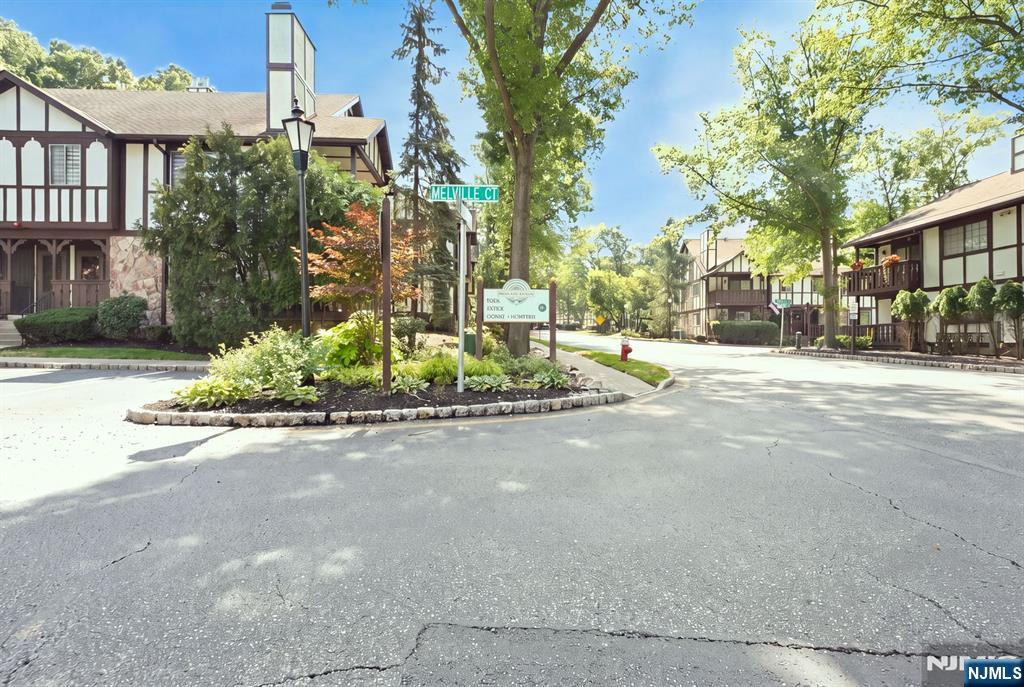 705 Thoreau Ct, Mahwah, NJ 07430